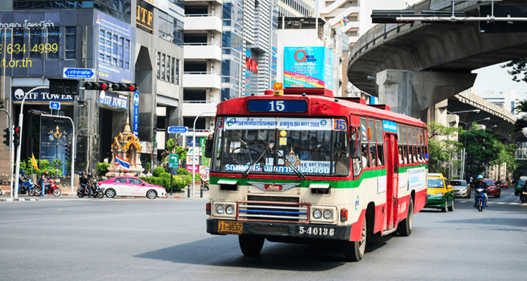 バンコク市内のバス